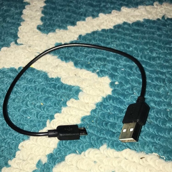 Short Black USB charging cable - Picture 4 of 4